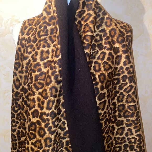 Joey Eric House of Style Leopard Fleece Cardigan! - Picture 2 of 10